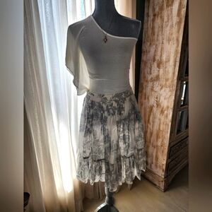 GAP White and Gray Tiered Midi Skirt Made Of Cotton And Silk.
